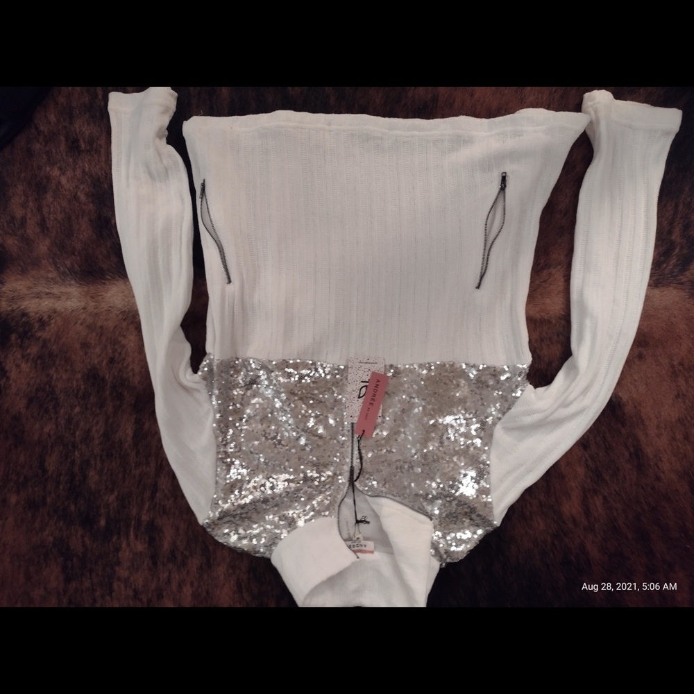 Andree By Unit white with sequins pullover